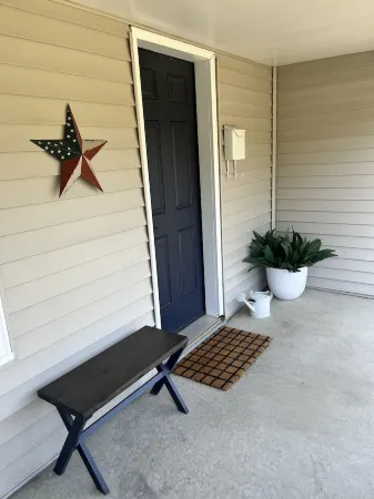 Cheerful 1 Bedroom House in the Middle of Town