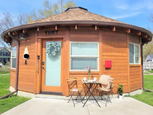 Whimsical Yurt near Niagara Falls and Buffalo
