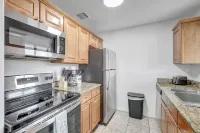 Spacious and Bright 2bed, washer/dryer, back yard