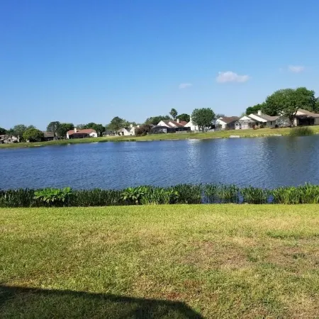 Spacious & amazing lake view with pool.