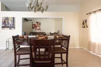 Spacious & amazing lake view with pool. Hotel a Brandon