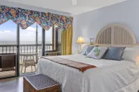 Exceptionally Clean 3Br/3Ba Oceanfront Condo in the Heart of the Crystal Coast