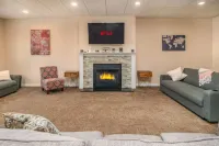 Hidden Emerald open floor plan/ Remodeled Apartment