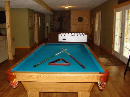 Bears Den - A Taste of Heaven from a Bearly Rustic Point of View