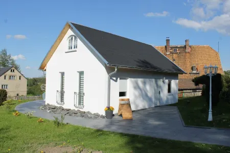 Newly renovated, cozy cottage with great comfort, pets welcome. Отели в г. Нидервиза