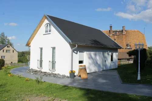 Newly renovated, cozy cottage with great comfort, pets welcome.