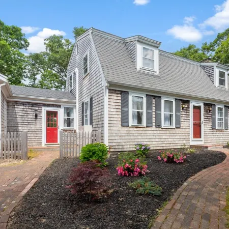 Harwich Hideaway, Close to Beach, Bike Path & 10 Minutes Away from Chatham!