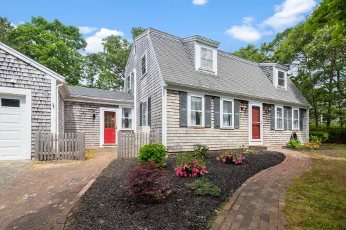 Harwich Hideaway, Close to Beach, Bike Path & 10 Minutes Away from Chatham!