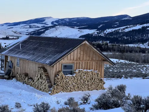 Togwotee Pass RamsHorn Peak Cabin + 15 Acres, Great View, Animal Friendly.