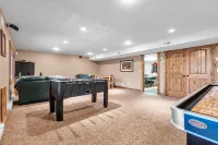 Big Bear Lodge: Private 7BR Hot Tub, Sauna, Fast WIFI, mountain cabin Park City