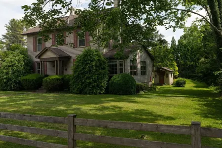 The Art House ~ Historical Area: Steps to town Shops, Restaurants & Galleries