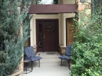Home for 22, Ski Shuttle, Hot Tub, Pool, Dog OK Tennis/Pickleball/Pool Table Hotels in Edwards