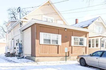 Stylish Downtown Fargo 2 Bedroom, Steps from Sanford