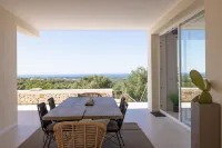 Villa Monti - Stylish, modern vacation home with breathtaking 180° sea views Hoteles en Carovigno