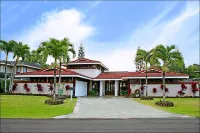 Gourmet Kitchen and Swimming Pool - Exquisite Golf Course Haven