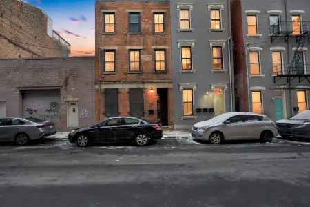 Cozy 4BR w Massage Chair Arcade Heated Floor Отели рядом с достопримечательностью «Cincinnati Reds Hall of Fame & Museum»