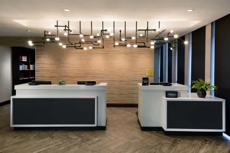 Clarion Hotel and Conference Center Downtown Отели в г. Элликотт