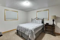 Aksarben Two Bed, One Bath Duplex Suite Hotels in 