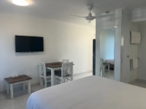 Superior Studio Unit 4