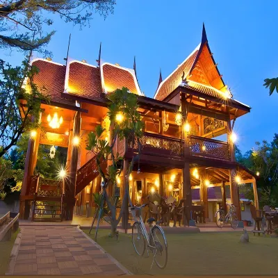 Bueng Bua Thong Resort Hotels near Wat Khao Din Temple