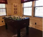 4BR 2 Bath w/ hot tub and game room. Within 10 mins of Harlan & Cumberland.