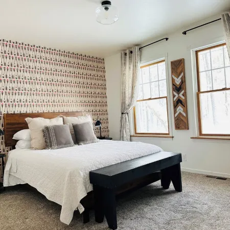Cozy cottage tucked in the woods. 5 minutes from Cave Point and Whitefish Dunes.