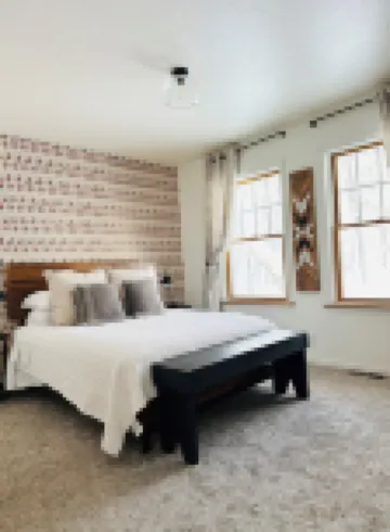 Cozy cottage tucked in the woods. 5 minutes from Cave Point and Whitefish Dunes.