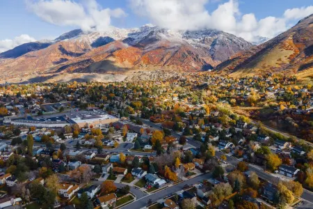 Mountain x Wabi-Sabi right next to Cottonwood Canyon