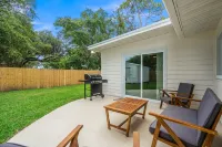 4BD 2BA near Anna Maria & downtown, private yard, RV/boat parking, sleeps 10