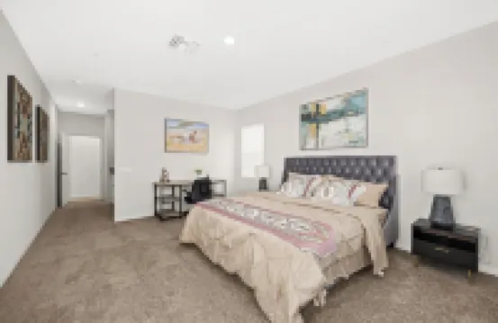 Superb 6BD/4BA villa in Riverside with WiFi, King Beds  Large space, clean new