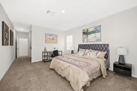 Superb 6BD/4BA villa in Riverside with WiFi, King Beds  Large space, clean new