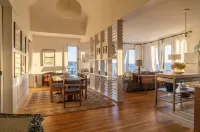 Seabreeze on the Harbor 2 - Stunning Island Retreat perched on Stonington Harbor Hotels in Stonington