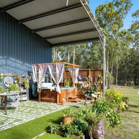 The Studio Retreat perfect for a quiet romantic break. Pet friendly, hot tub.