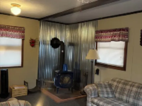 Rustic cabin near recreational, ATV and fishermans dream. 斯蒂芬森酒店