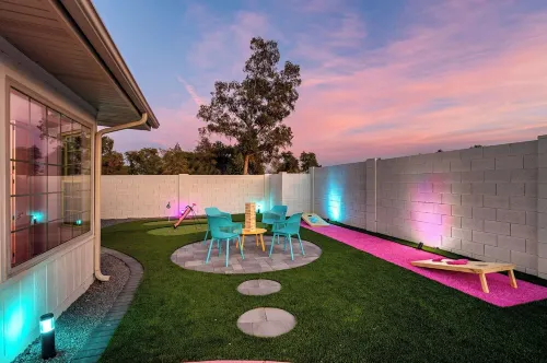 Dollhouse Daydream Barbie-inspired, Spacious 5-bedroom house with heated pool Hotels in Peoria