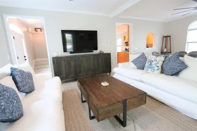 Captain's Retreat! Newly Renovated - few steps from the beach! 플라운더 파빌리온 비치 프론트 주변 호텔