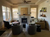 Luxury Townhouse with HD 4k Projector Home Theater Hotels in Snyderville