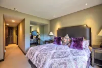 NEWLY REMODELED6 Bedrooms/3.5 Baths-Sleeps 14AWESOME VIEWS Hot Tub & Sauna