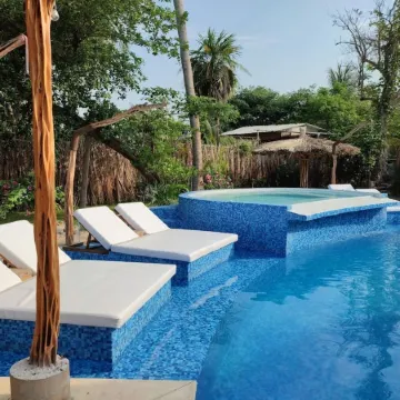 Hotel Ashly Loma Larga