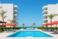 Life is Better by the Sea – Porto Said - piscina