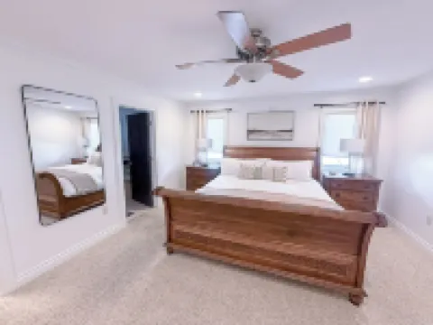 Upscale Lakefront Oasis: Private Dock, Dune Views, Firepit! โรงแรมใน