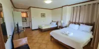 Marvin's Seaside Inn - Triple Compartido (vista A La Piscina)