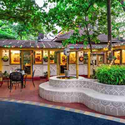 Mayfair Lagoon Hotel Exterior