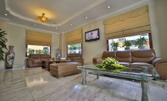 Sunny Hotel 1