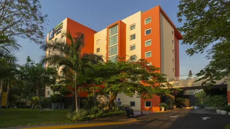 Holiday Inn Express & Suites Cuernavaca Отели рядом с достопримечательностью «Casa mejia»