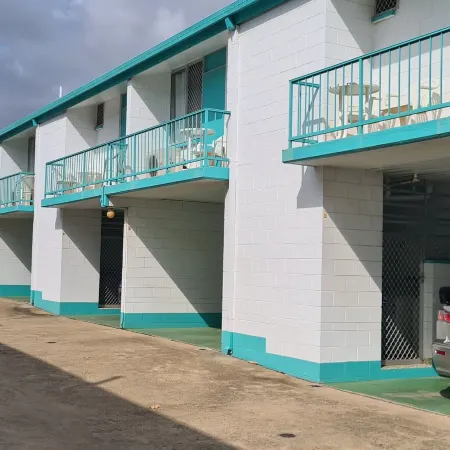 Emthree Seaside Apartments Отели рядом с достопримечательностью «The Strand Beach»