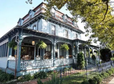 The Hugh Boutique B&B Hotels near Sea Weeds By the Sea