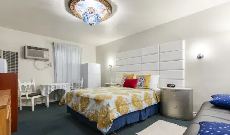 The New Star Motel - 1950s Extended-Stay Lodging and Retreat Center Отели рядом с достопримечательностью «WinCo Foods»