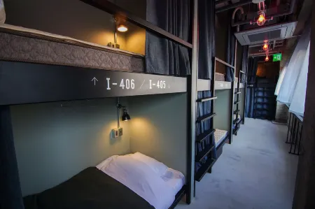 Red Submarine - Hostel