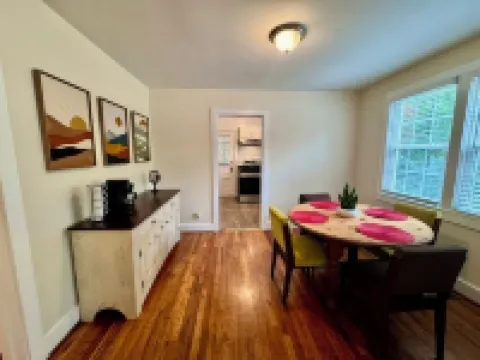 Charming 2-bedroom house with WiFi, Minutes from Masters & Downtown Augusta